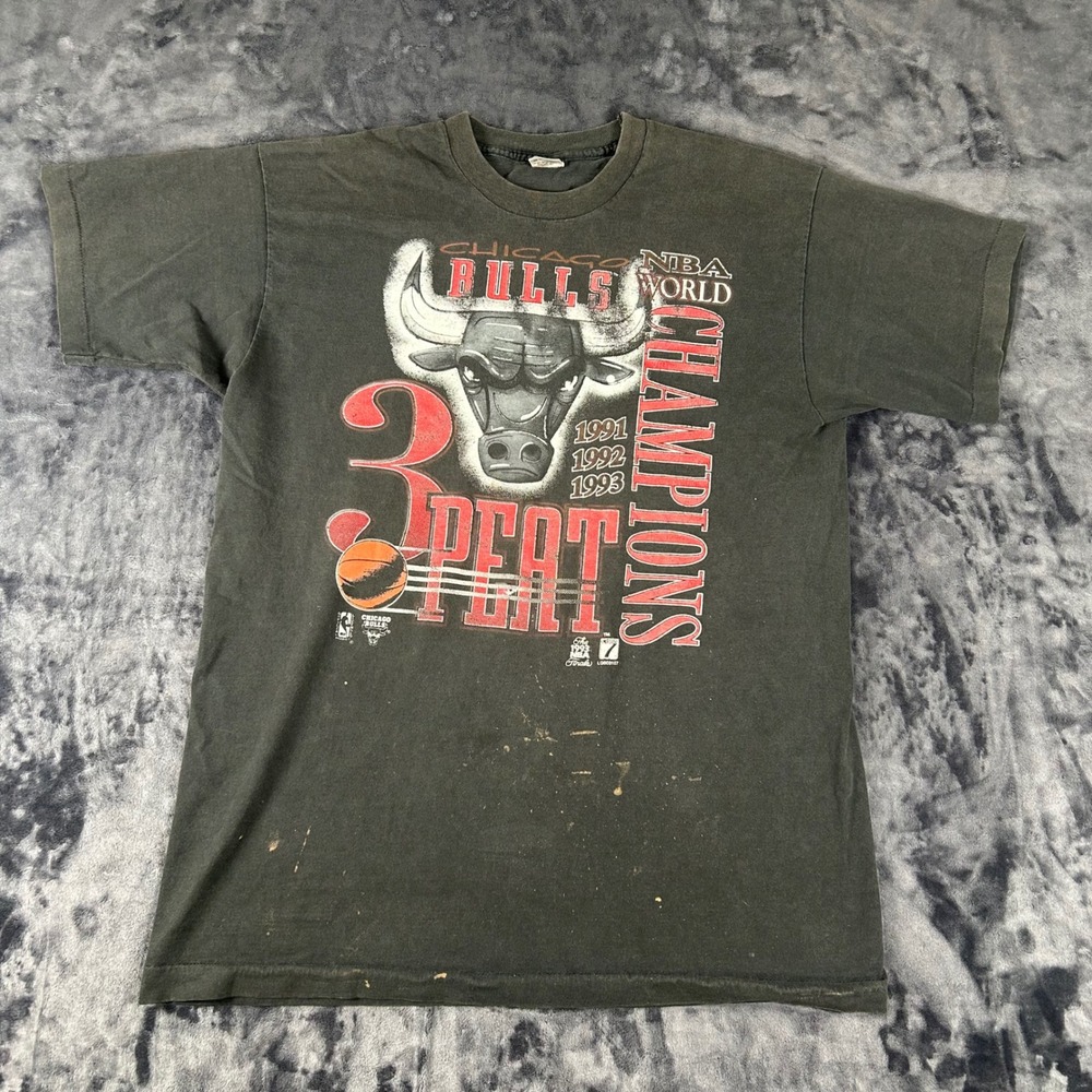 Vintage Fruit of the Loom T-Shirt  XL Black Chicago Bulls 3-Peat 1993 NBA